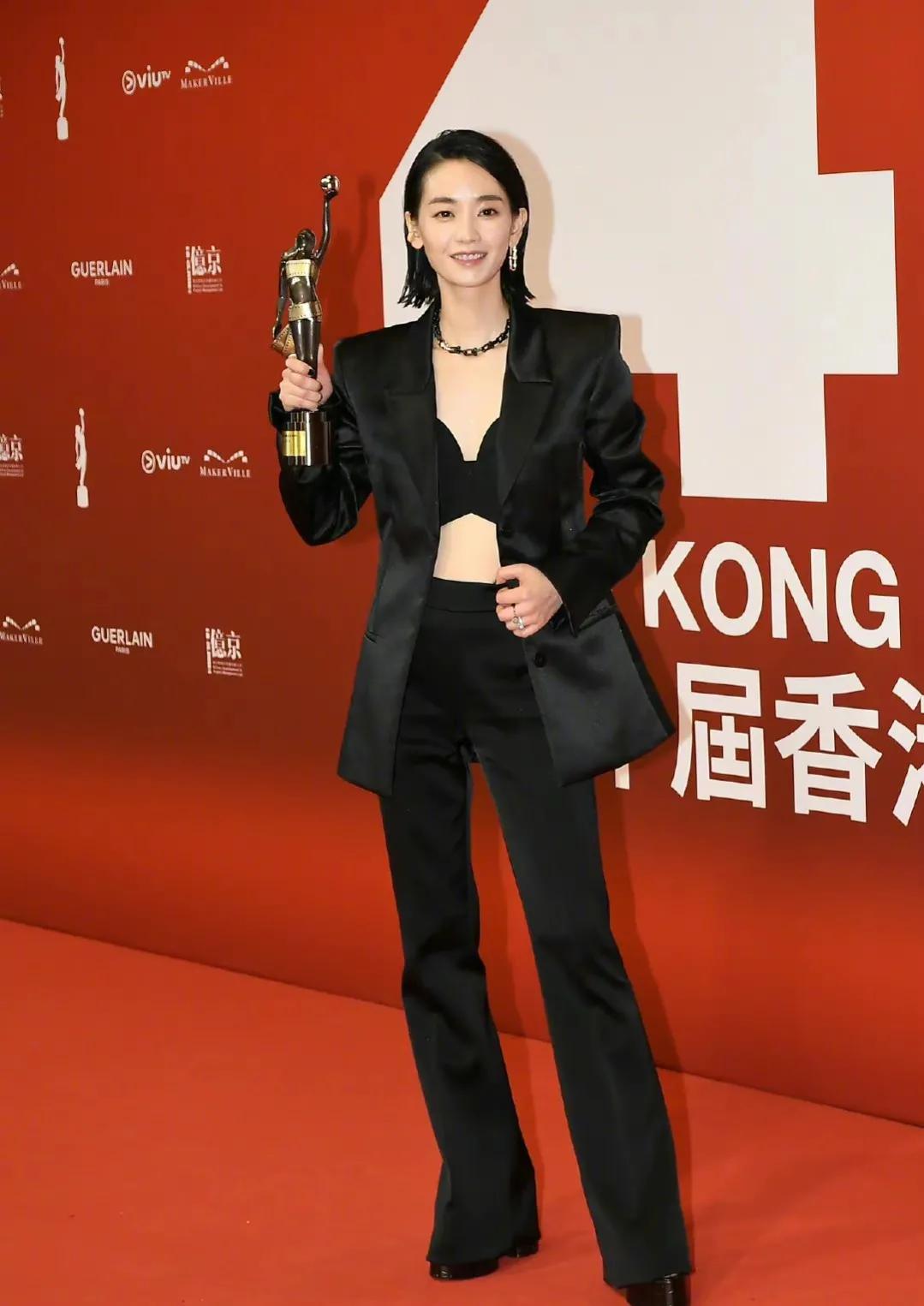 金像影后刘雅瑟获奖现场,金像红毯