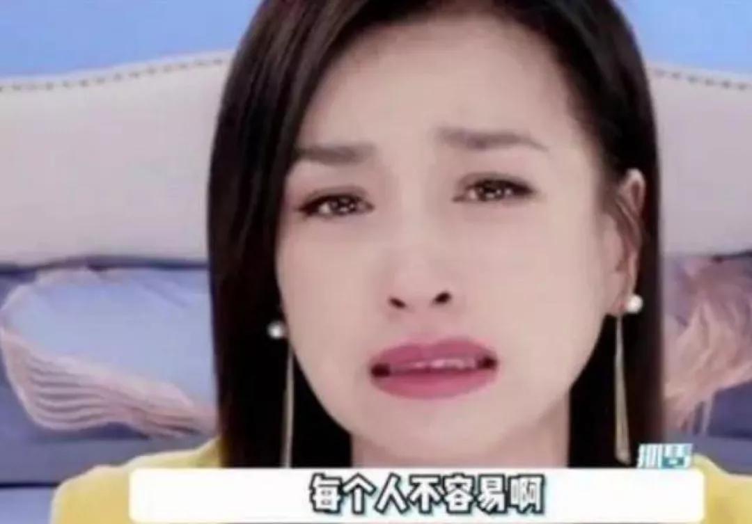 下跪替老公庆生，51岁冻龄美魔女这次也翻车了？