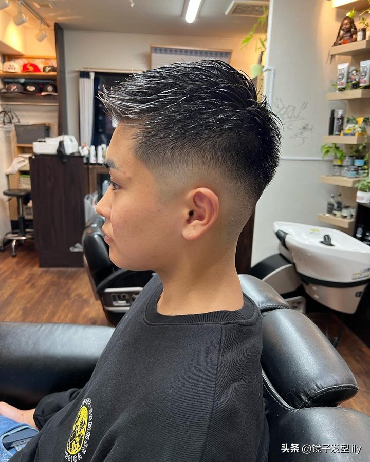 满头白发大叔剪款大背头真帅气,大背头发型推荐中年男