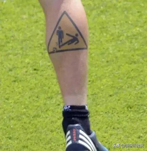 绿巴萨球员的中文纹身太没特点！看看以前的意甲球员的个性多强！