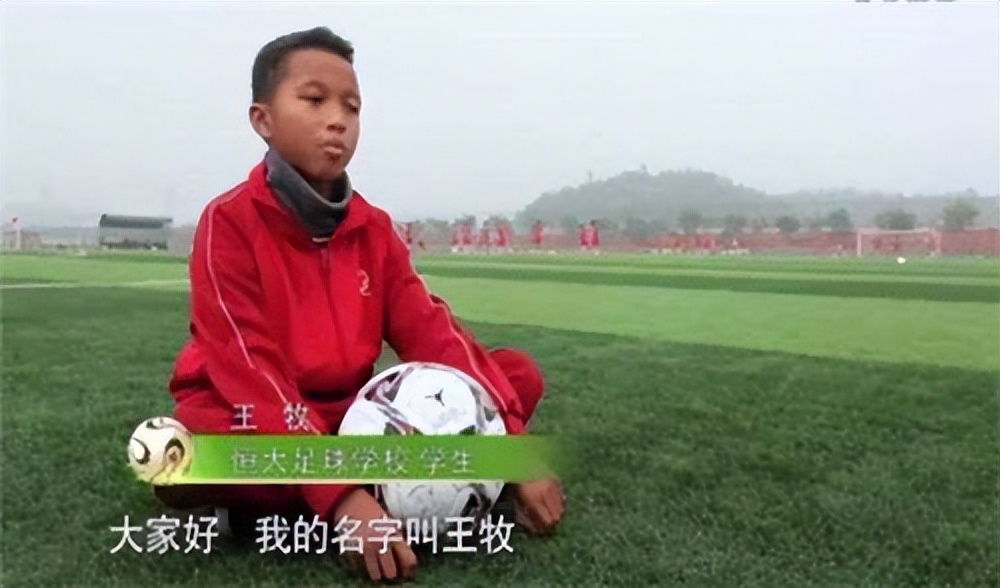 他是国家队首位黑人国手，却总被质疑，他：我是中国人，不是外援