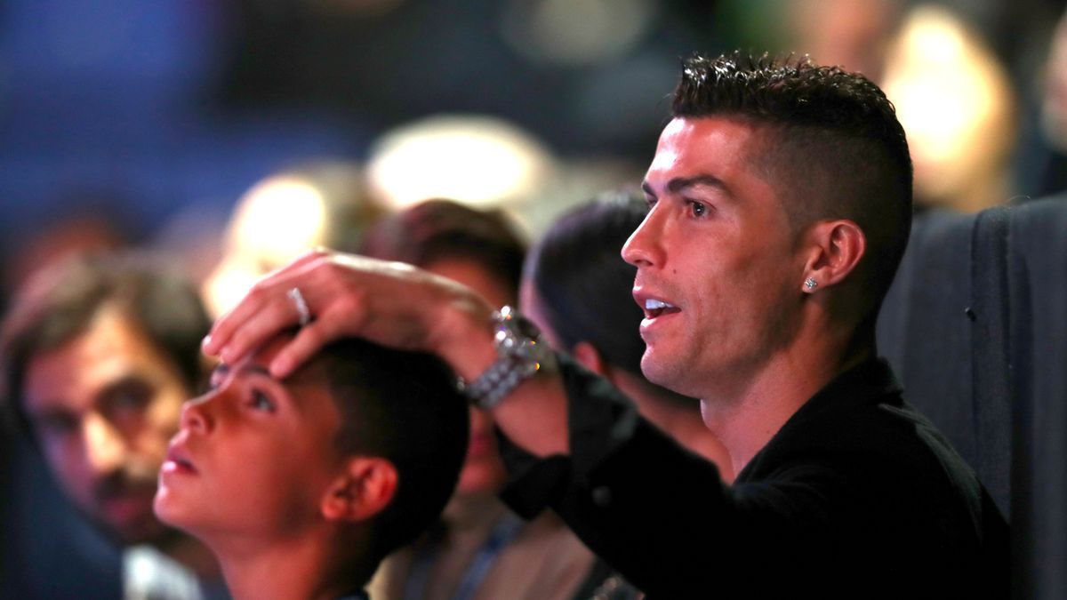 小罗纳尔多加盟曼联,小罗纳尔多宣布退役