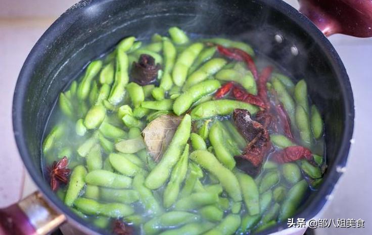 毛豆怎样煮翠绿不发黄,煮毛豆时怎样使毛豆不发黄发青