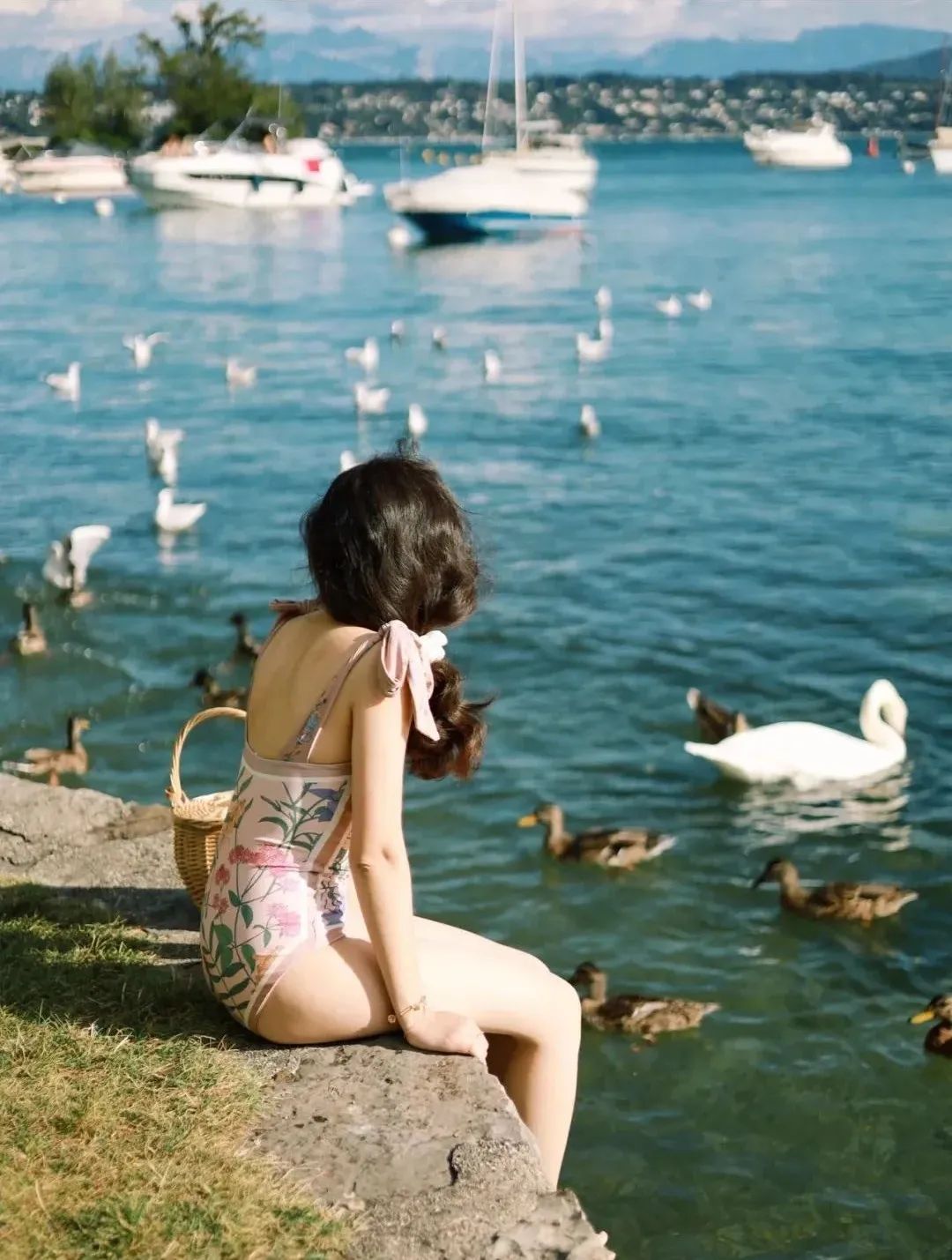 超好看的泳衣推荐,小众的连体泳衣靓丽而又优雅