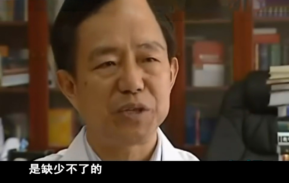 男孩因为烧伤惨遭毁容,被烧伤毁容的男孩