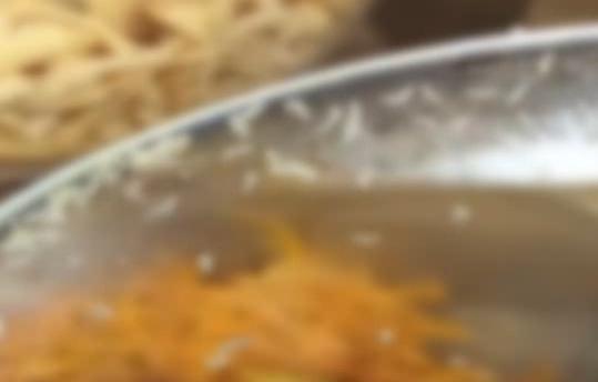 咸菜长了蛆虫还能吃吗,咸菜缸里生了蛆