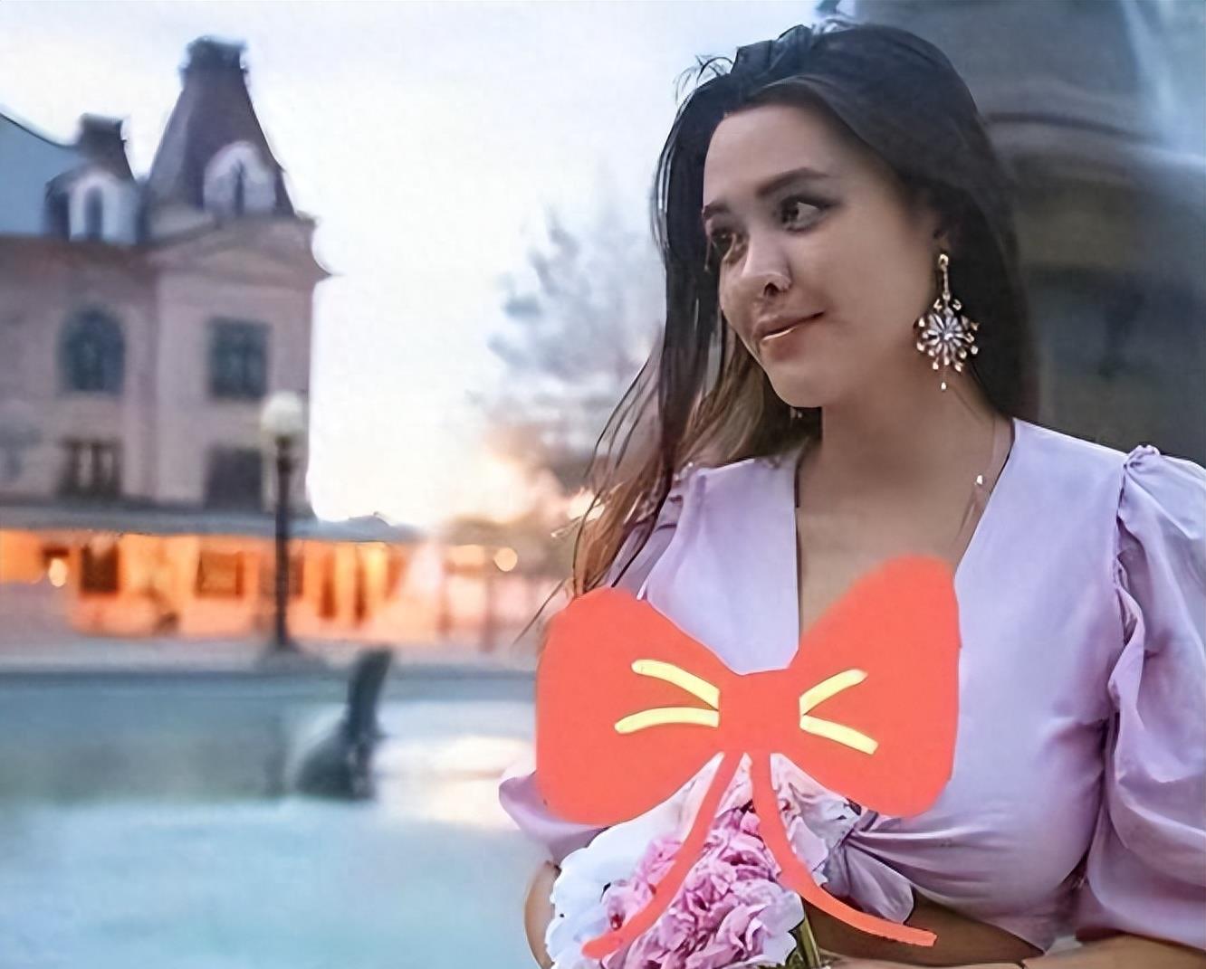 尺度满了！钟丽缇大女儿当众脱内衣裤，现场照片被泄露遭批评！