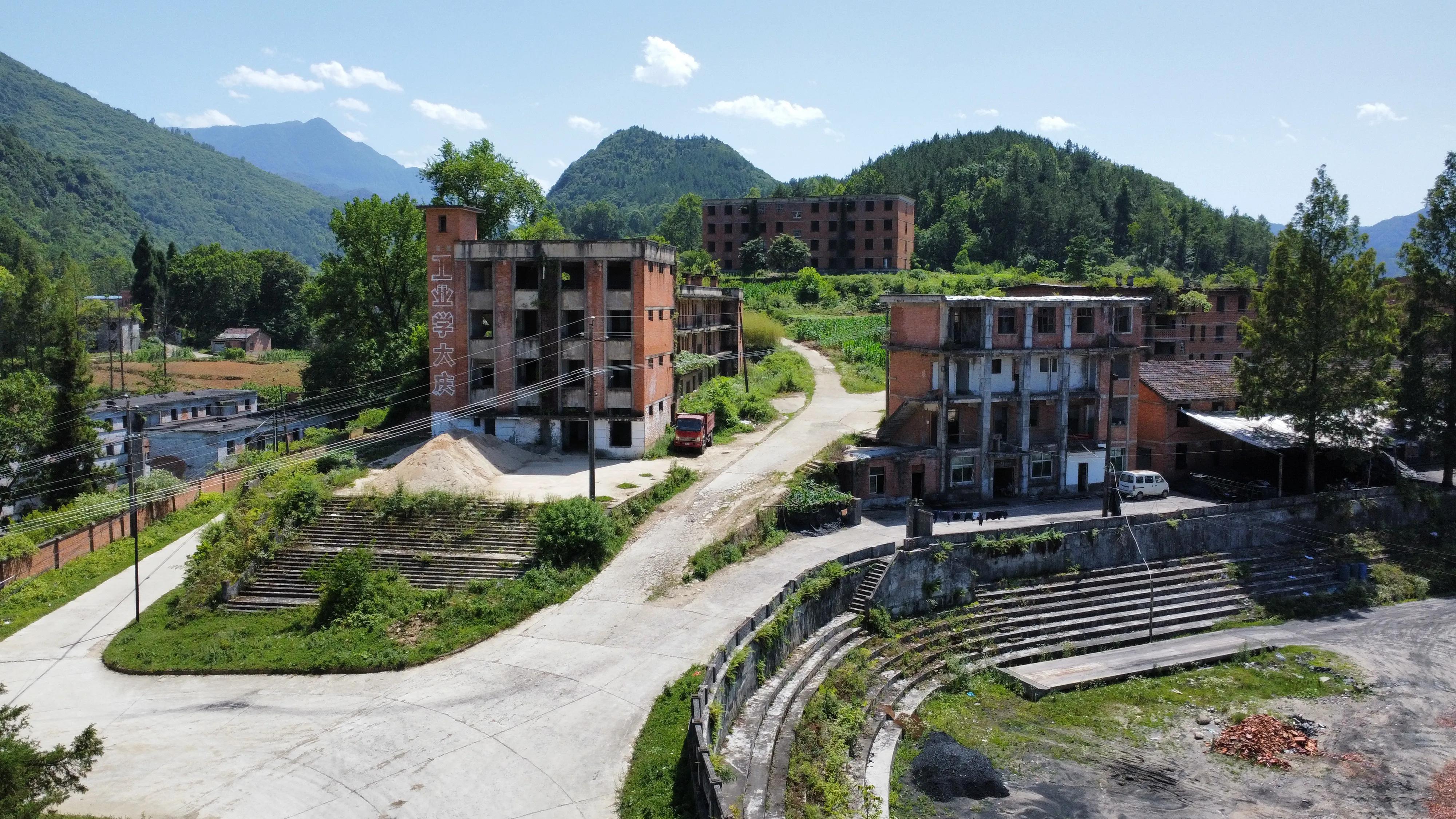 藏在大山深处的建筑南峰机械厂,国营南峰机械厂旧址