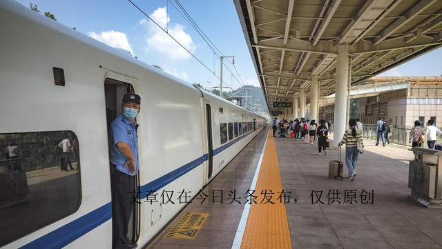 高铁乘务员工资自述,高铁乘务员工资一般多少