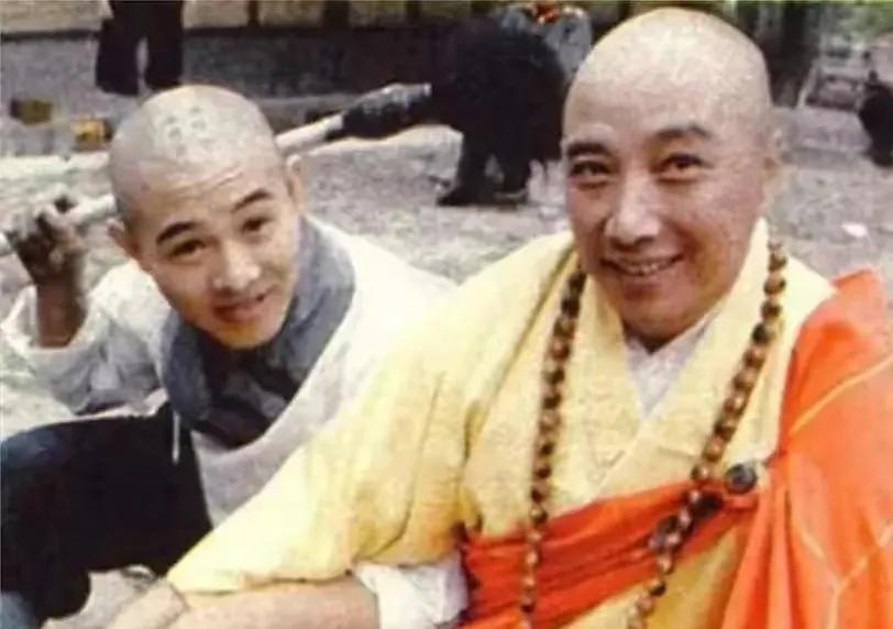 二十位被遗忘的老戏骨今昔对比,2024年去世的十三位老戏骨