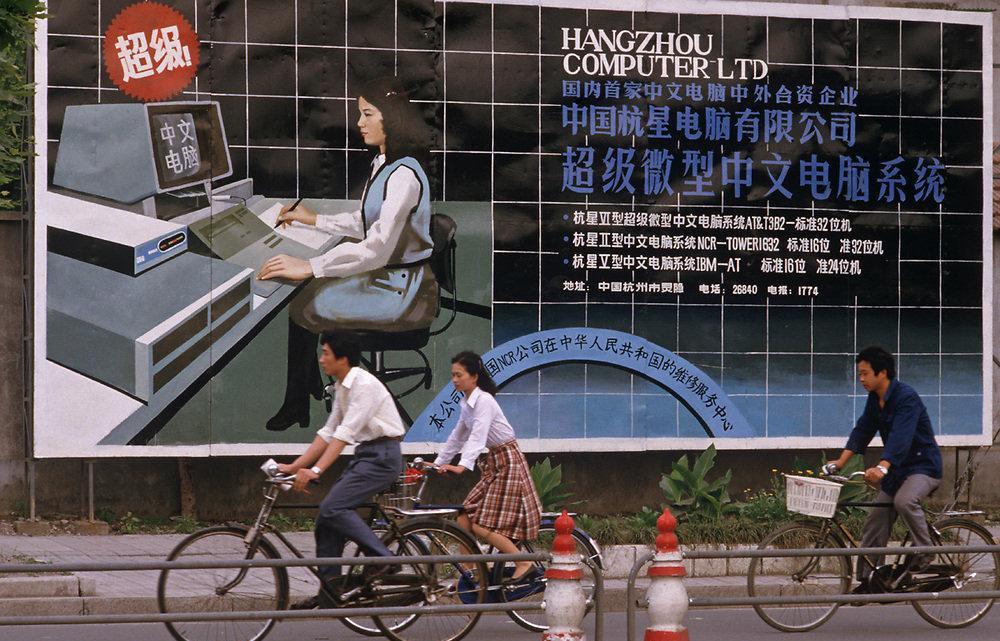 侵华日军*行暴**照片，女子为活命，脱下衣服让日本人拍摄*辱侮**