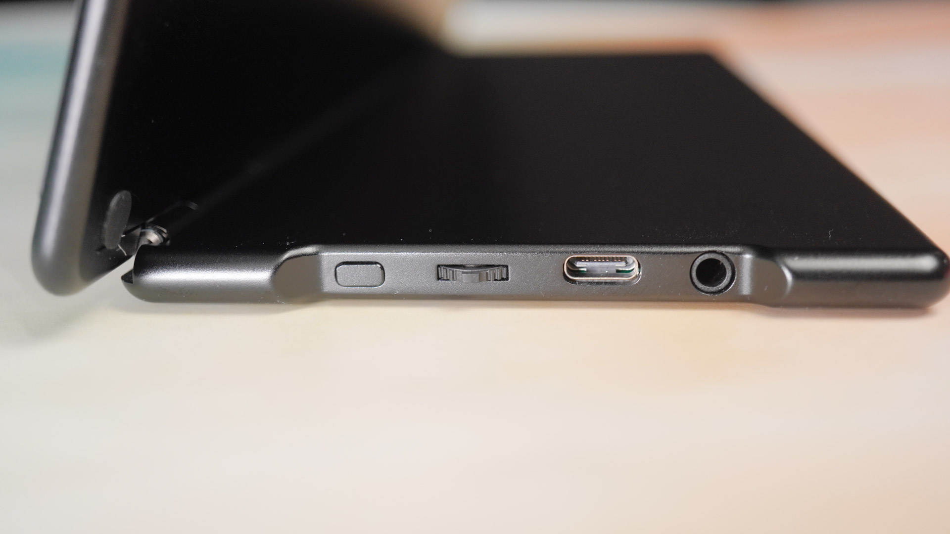 oled显示器天花板,16寸的oled显示器