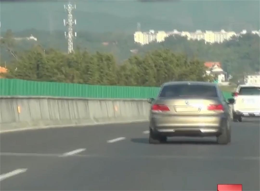 60澶氬瞾鑰佷汉杞借揣琚氦璀︽姄鍚庣画,鑰佷汉鎷栧甯﹀彛