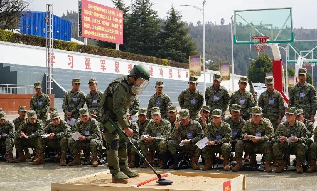 特警商场反恐演练,特警反恐单兵装备