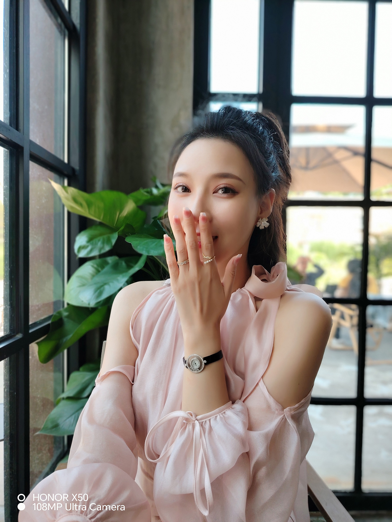 荣耀x50录像自拍镜像,荣耀x50拍照有潜望式长焦吗