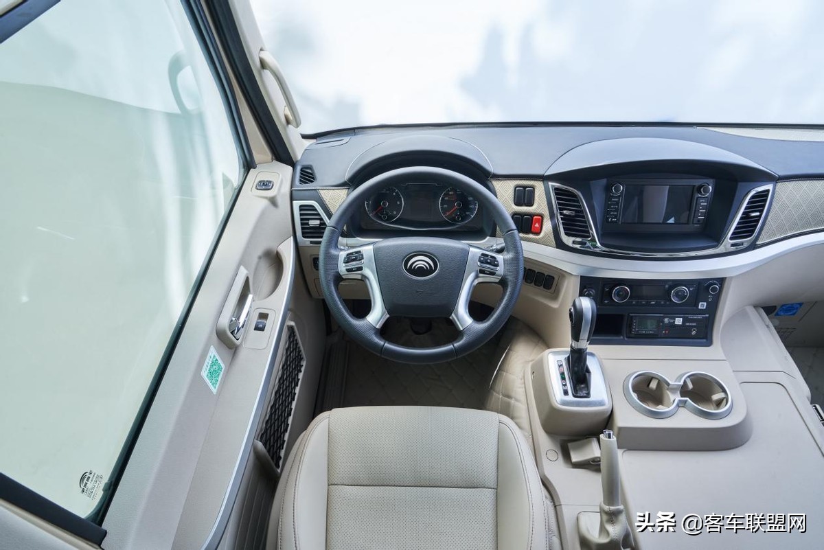 宇通t7星河版评测,宇通t7豪华车