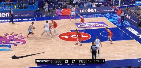 东契奇被打,东契奇因伤仅出战5分钟