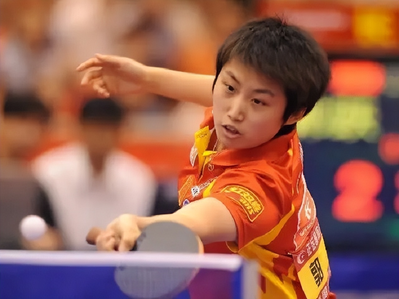 女乒教练施之皓，开除世界冠军郭跃引争议，娶小22岁弟子重回上海