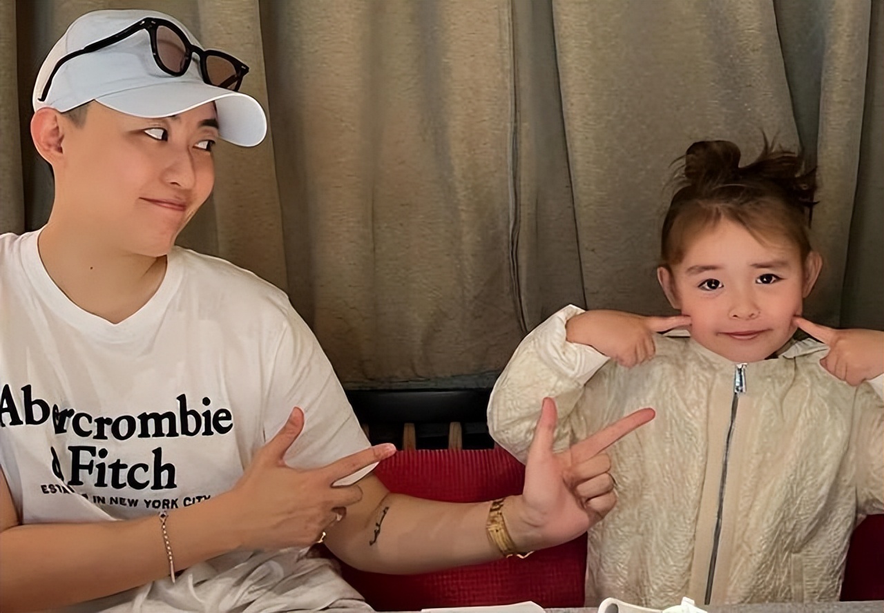 买精生混血三胞胎，每月花百万养娃，李雪珂的口碑为何不如叶海洋