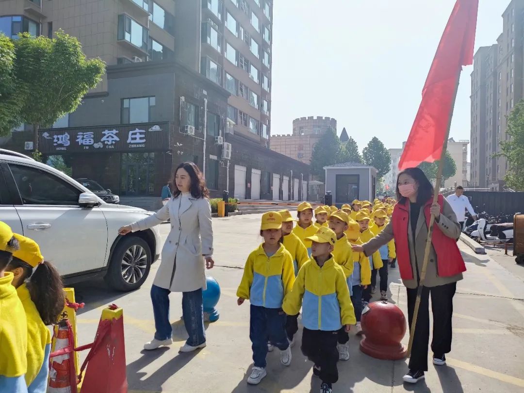 【垣曲县滨都幼儿园】滨都萌娃走进*防队消**致敬最美“火焰蓝”