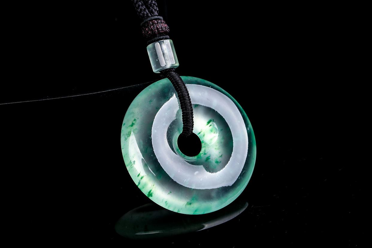 在文玩圈要记住，二手的翡翠不能买，有这几个原因！