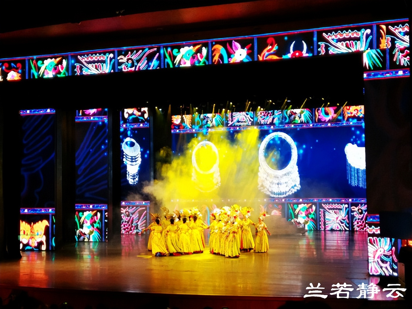 贵阳多彩贵州位置,贵阳多彩贵州城风景区