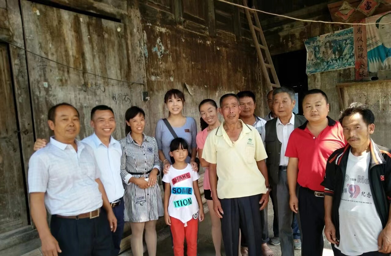 中国台湾女明星3个月攒2万，回湖北恩施修祖坟，自己却住出租房里