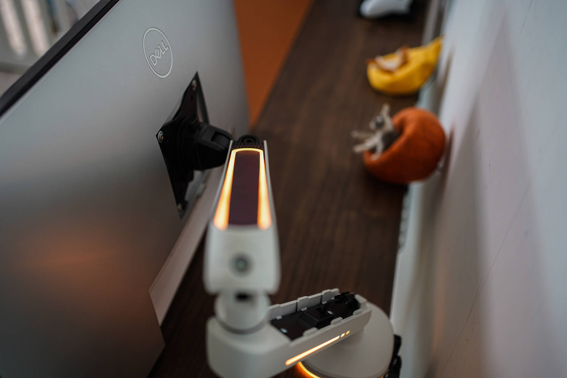 白天生产力晚上爱奇艺，八千字教你打造一键切换主题桌面