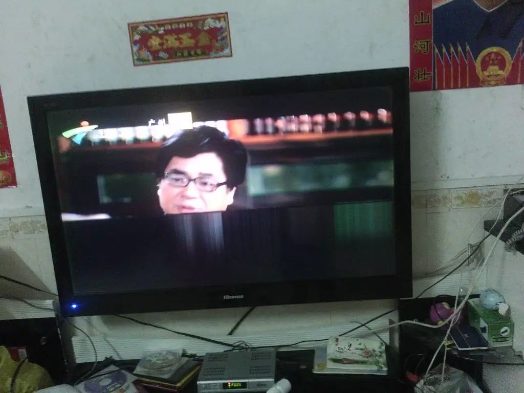 液晶电视黑屏是什么原因啊,液晶电视开机一闪就黑屏