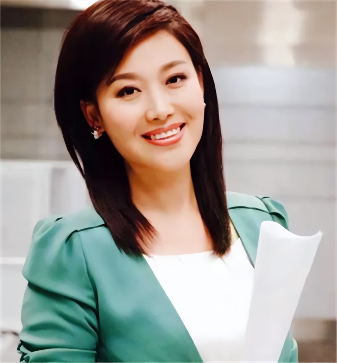 央视播音员郑丽近照,央视新闻播音主持人郑丽