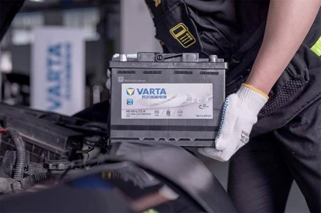 12v免维护蓄电池充电充多久充满,汽车蓄电池充到多少v才充满