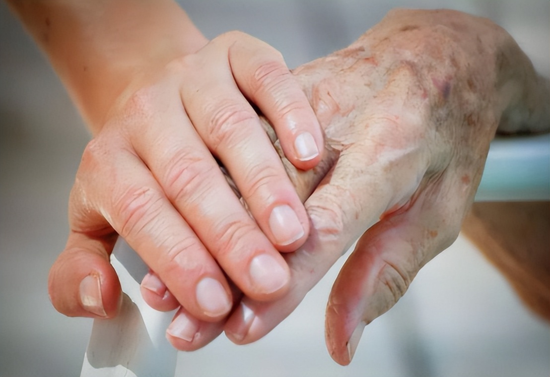 老年艾滋患者逐年增多，原因何在？老年“*交性**易”正在悄悄进行？