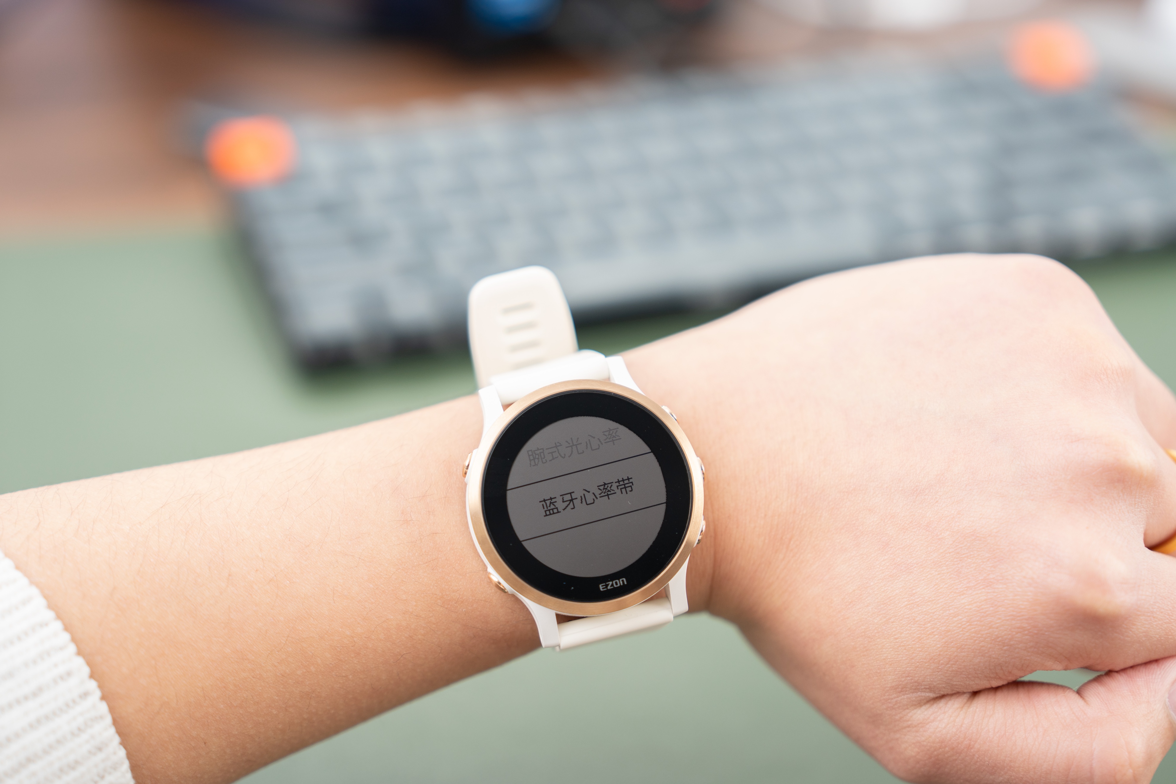 宜准r6手表定位怎么更新,不到一千的稳定器