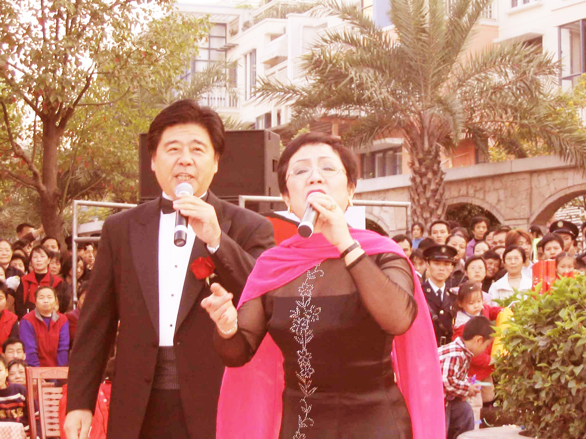 王洁实悼念歌唱家谢莉斯,歌唱家王洁实与谢莉斯分别多大