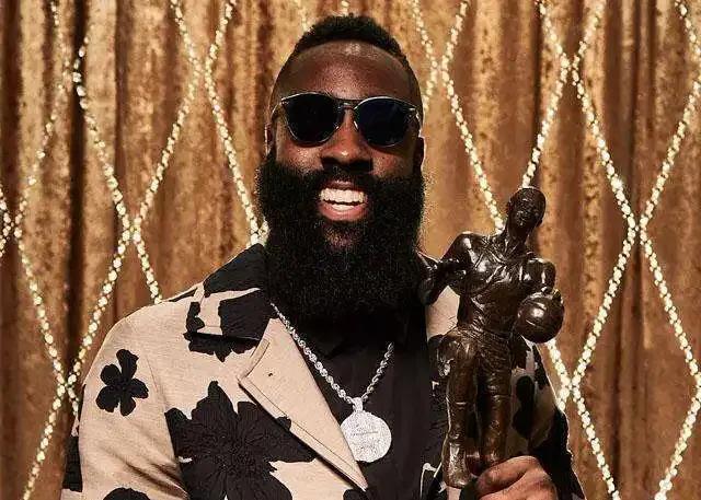 NBA历史上仅两人同时获得过最佳第六人和MVP，一人更是总决赛MVP
