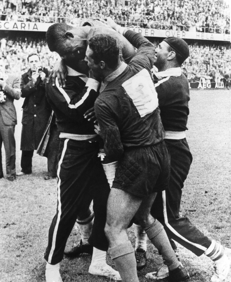 从贫民窟到百万富翁,贫民窟男孩逆袭绝世球王贝利