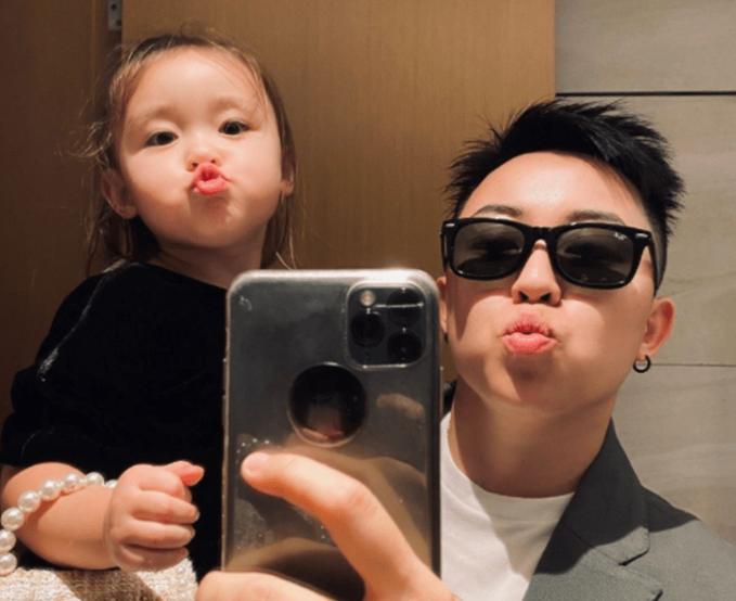 吉林女子花50万买精生子,女子斥巨资生混血女儿新闻