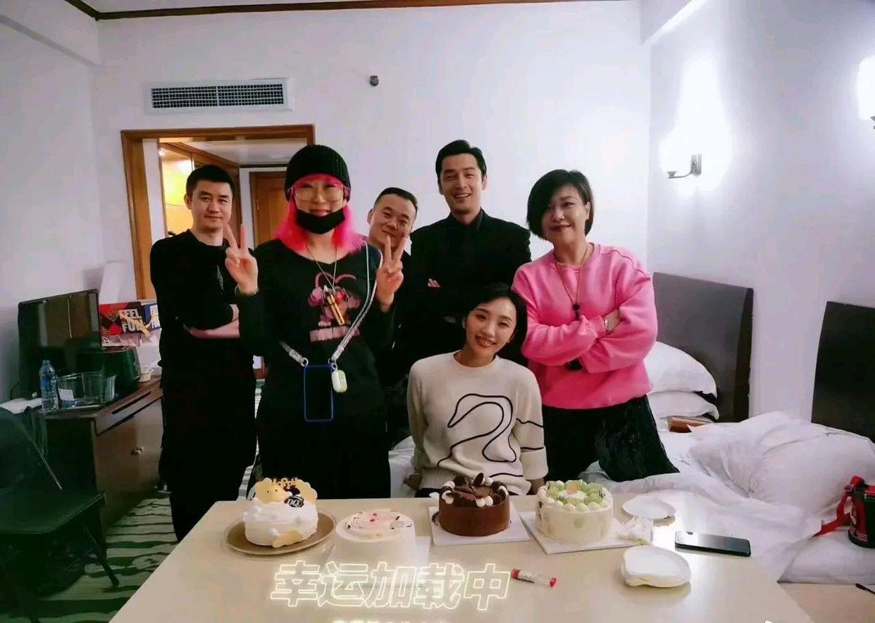 胡歌妻子黄曦宁个人资料年龄,胡歌和妻子黄曦宁近照