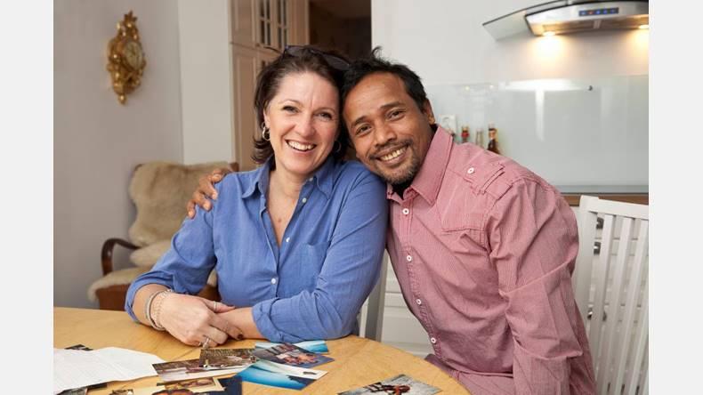 泰国渔民苦等瑞典初恋23年！绝美爱情爆红油管获600万*放播**：感动