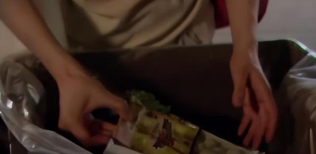 省*达钱**人，女子20年不买内衣，厕纸晒干重复用，靠省钱在纽约买房