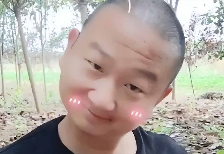 网红giao哥回应酒吧演出被打,网红giao哥现身酒吧捞金十分钟