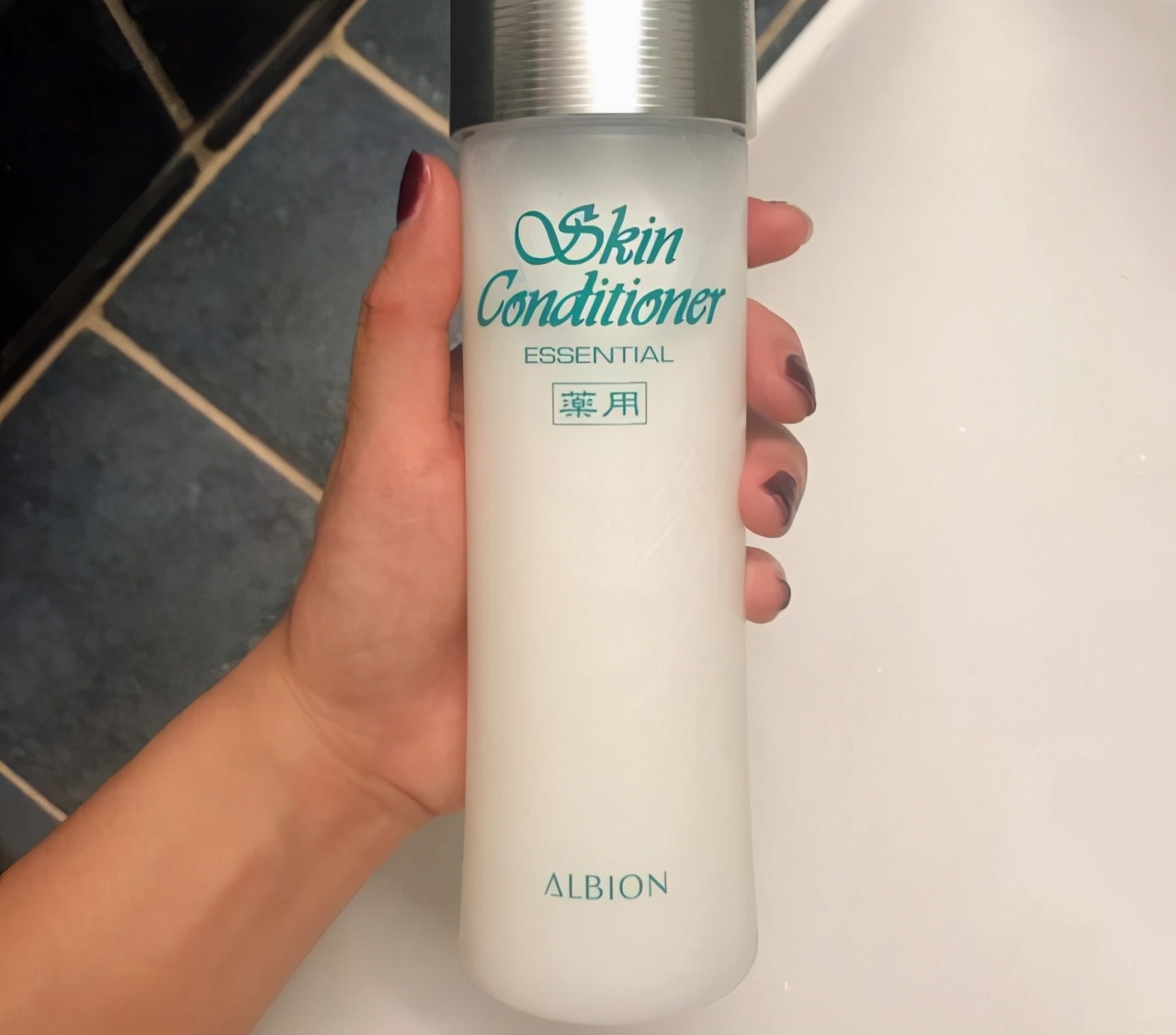 保湿美白的爽肤水推荐 (补水保湿美白推荐爽肤水)