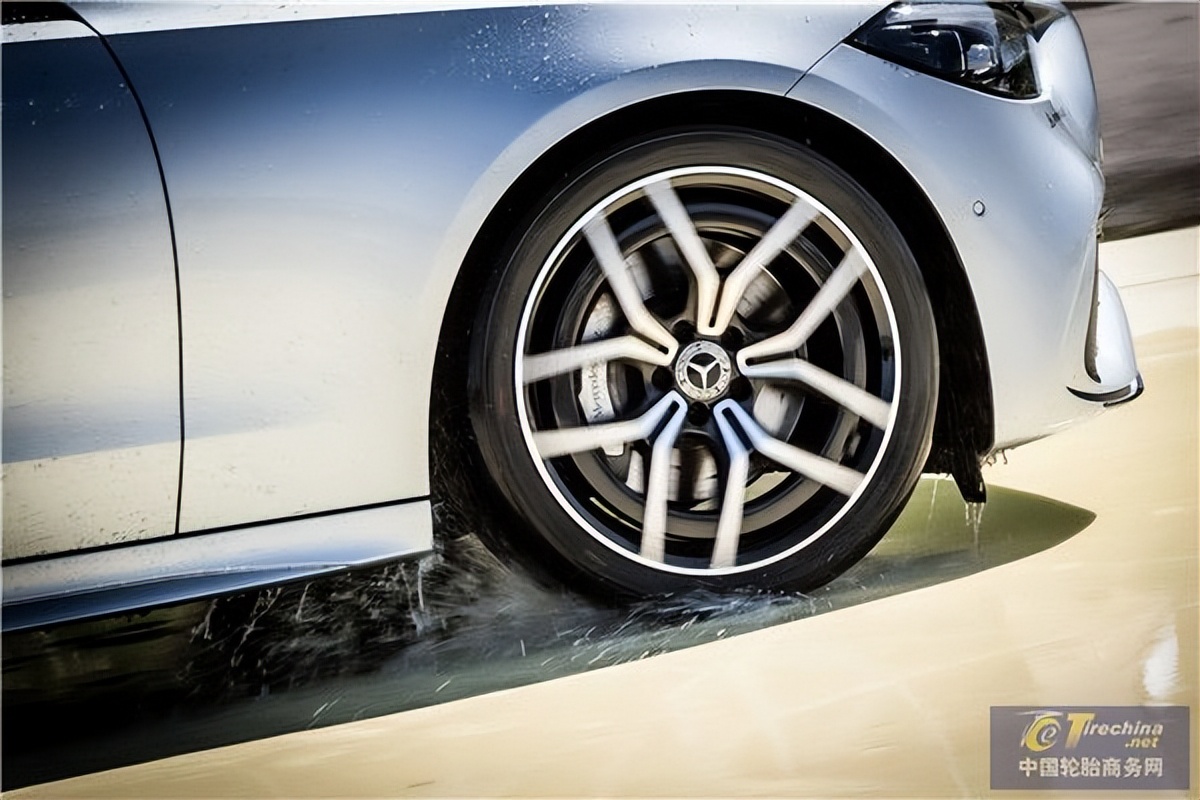 新品重磅发布!三角轮胎闪耀布达佩斯