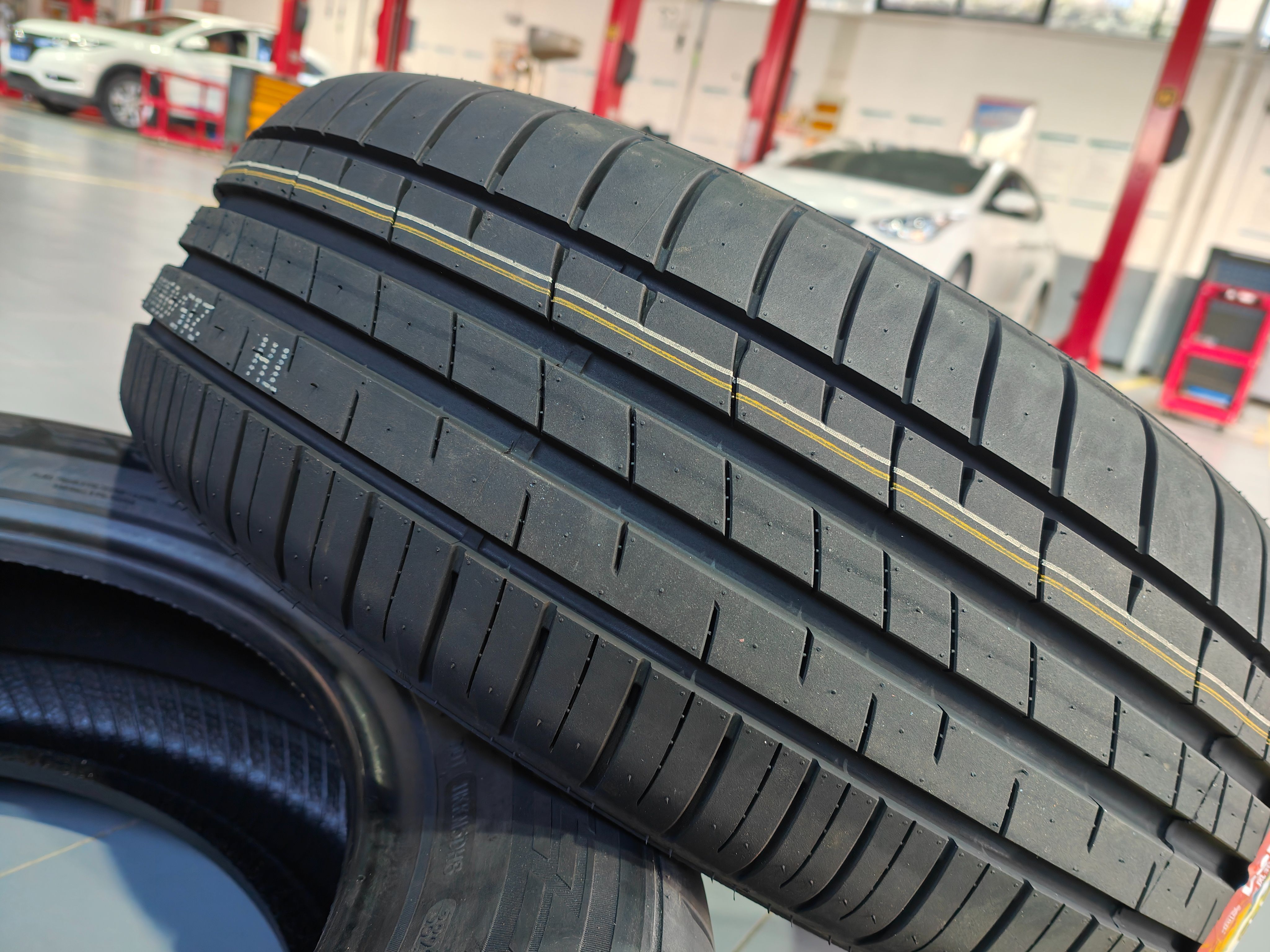 东风鹰击yj-01是不是真的容易爆胎,东风鹰击yj-01轮胎静音效果怎么样