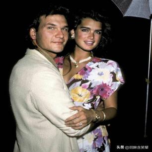 高清老照片：旗人格格大腿岔开豪放洗衣，地主三妻四妾不输女明星