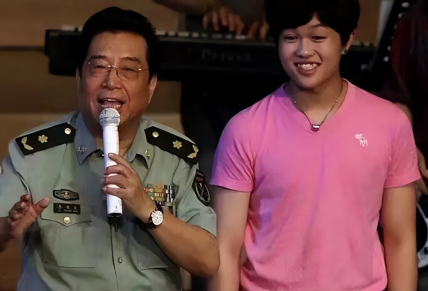 李双江拿三万退休金是真的吗,李双江夫妇一年挣多少钱