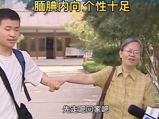 北大韦神采访走红原视频,北大老师韦神上热搜的即兴评述