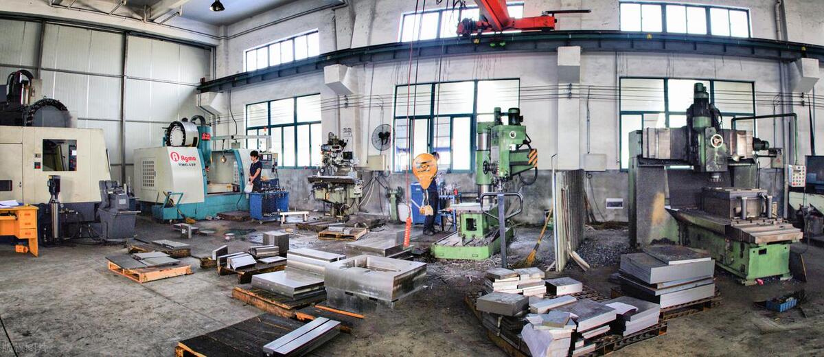 因为疫情影响被裁员，为了生存选择开起眼镜店，1年就赚了50万