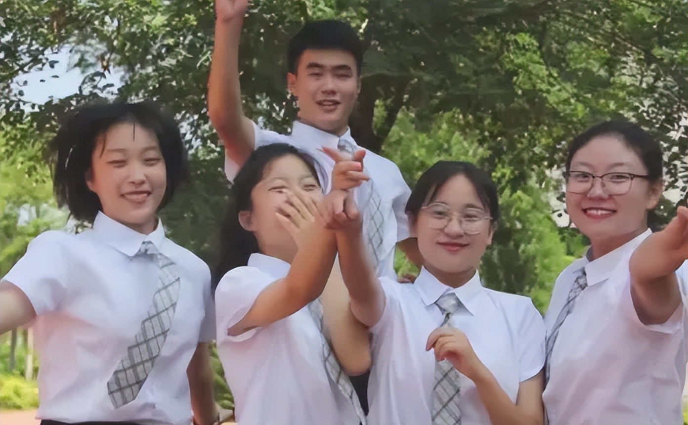 孩子中考成绩差想上高中怎么办呢,中考只考了300分怎么办