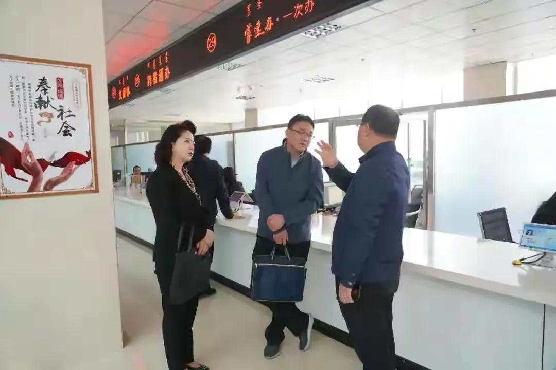 价值3万的耳钉,3万多的耳钉